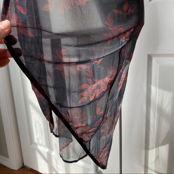 🔥SOLD🔥Boutique High Low Sheer Kimono Black & Red S, M, L - Picture 6 of 13